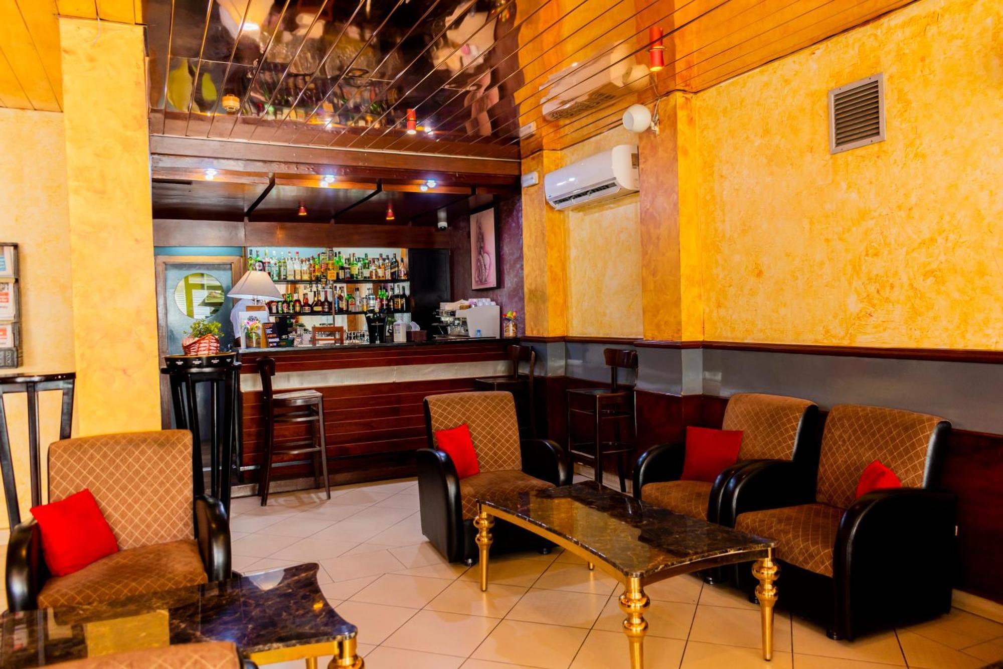 Bano Palace Hotel 두알라 외부 사진