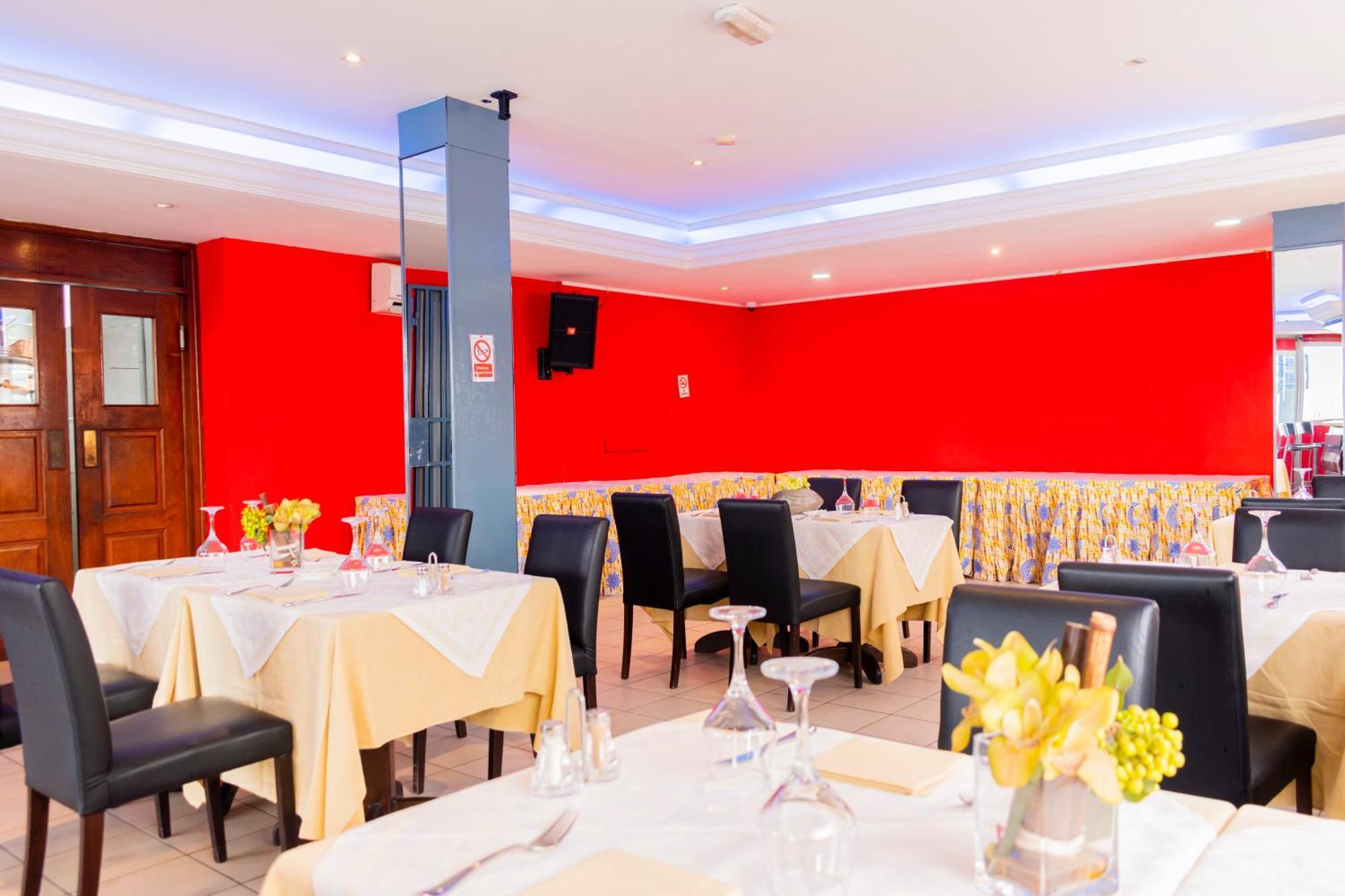 Bano Palace Hotel 두알라 외부 사진