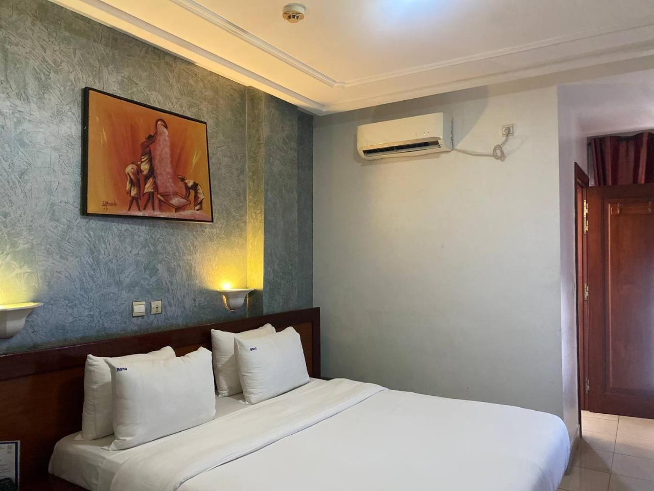 Bano Palace Hotel 두알라 외부 사진