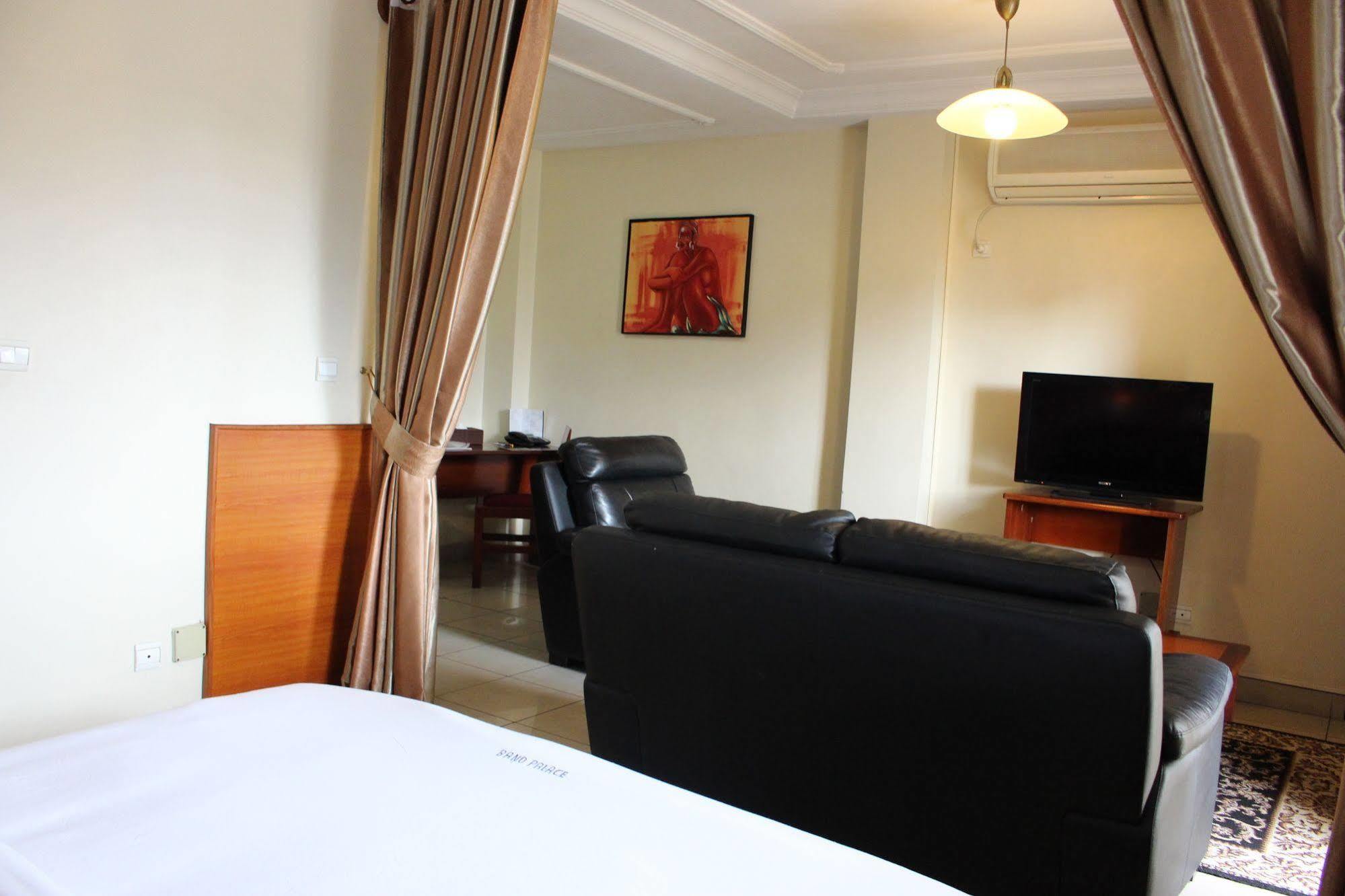 Bano Palace Hotel 두알라 외부 사진
