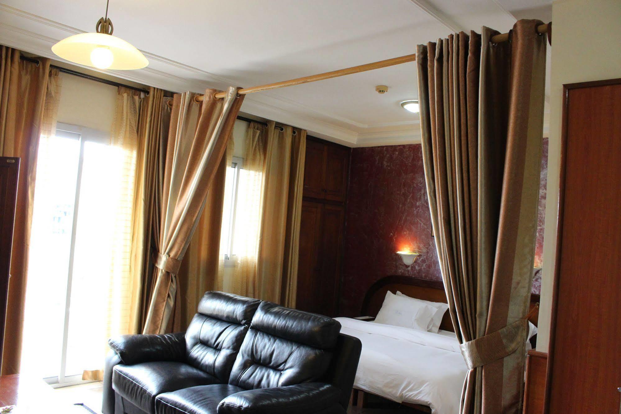 Bano Palace Hotel 두알라 외부 사진